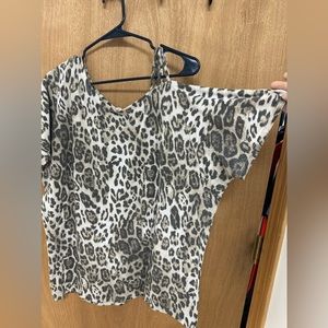 Boutique style relaxed shoulders top